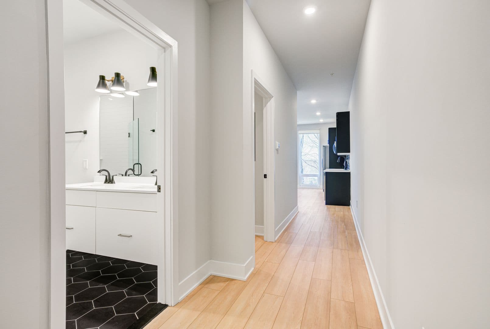 Philadelphia Apartment: 6910 Ridge Avenue