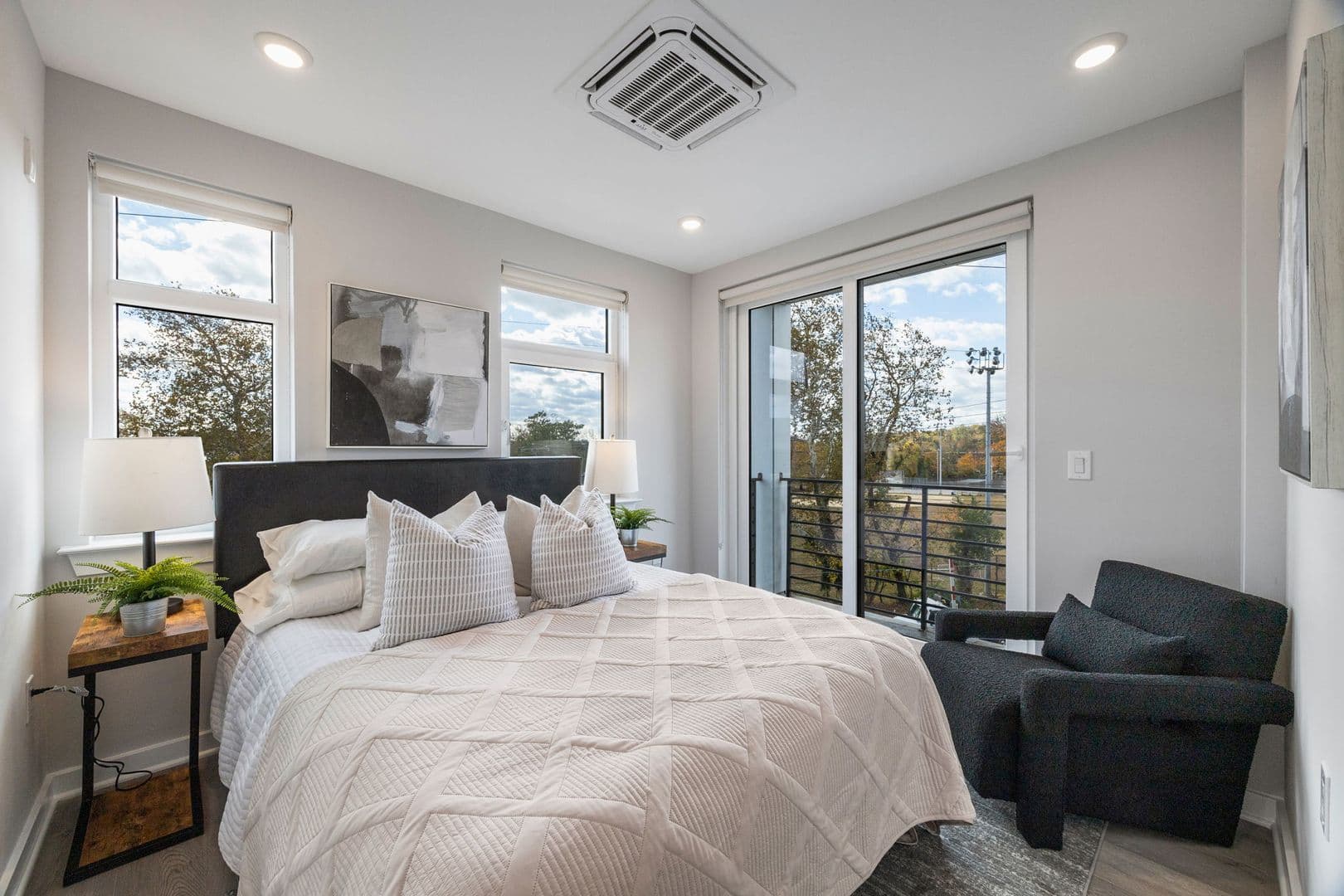 Philadelphia Apartment: 3449 Scotts Ln