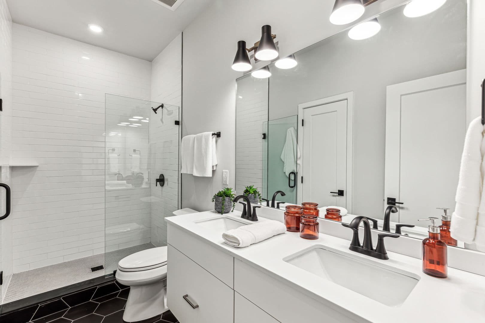 Philadelphia Apartment: 6910 Ridge Avenue