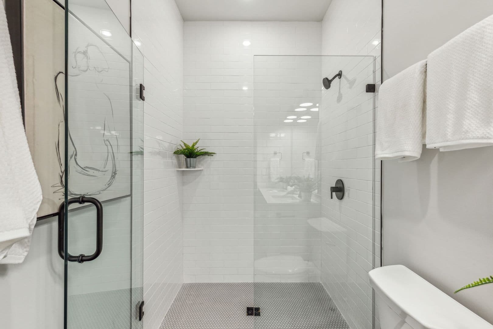 Philadelphia Apartment: 6910 Ridge Avenue
