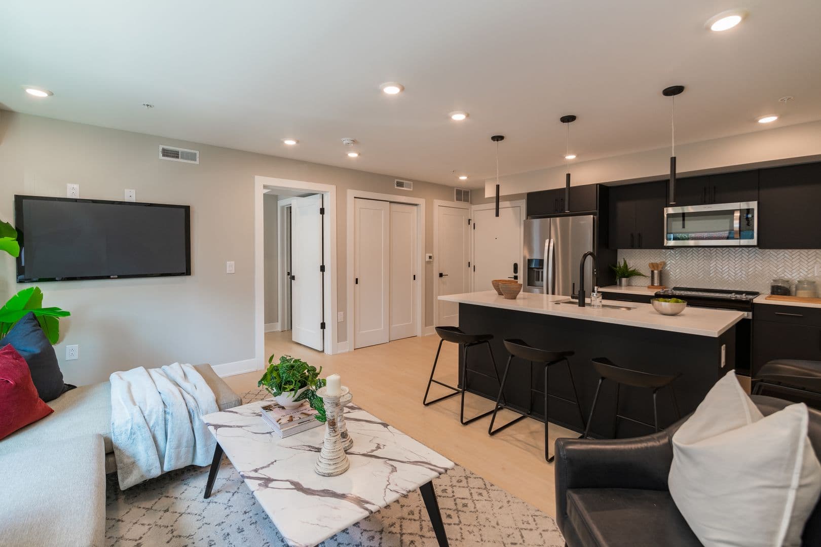 Philadelphia Apartment: 6604 Ridge Ave