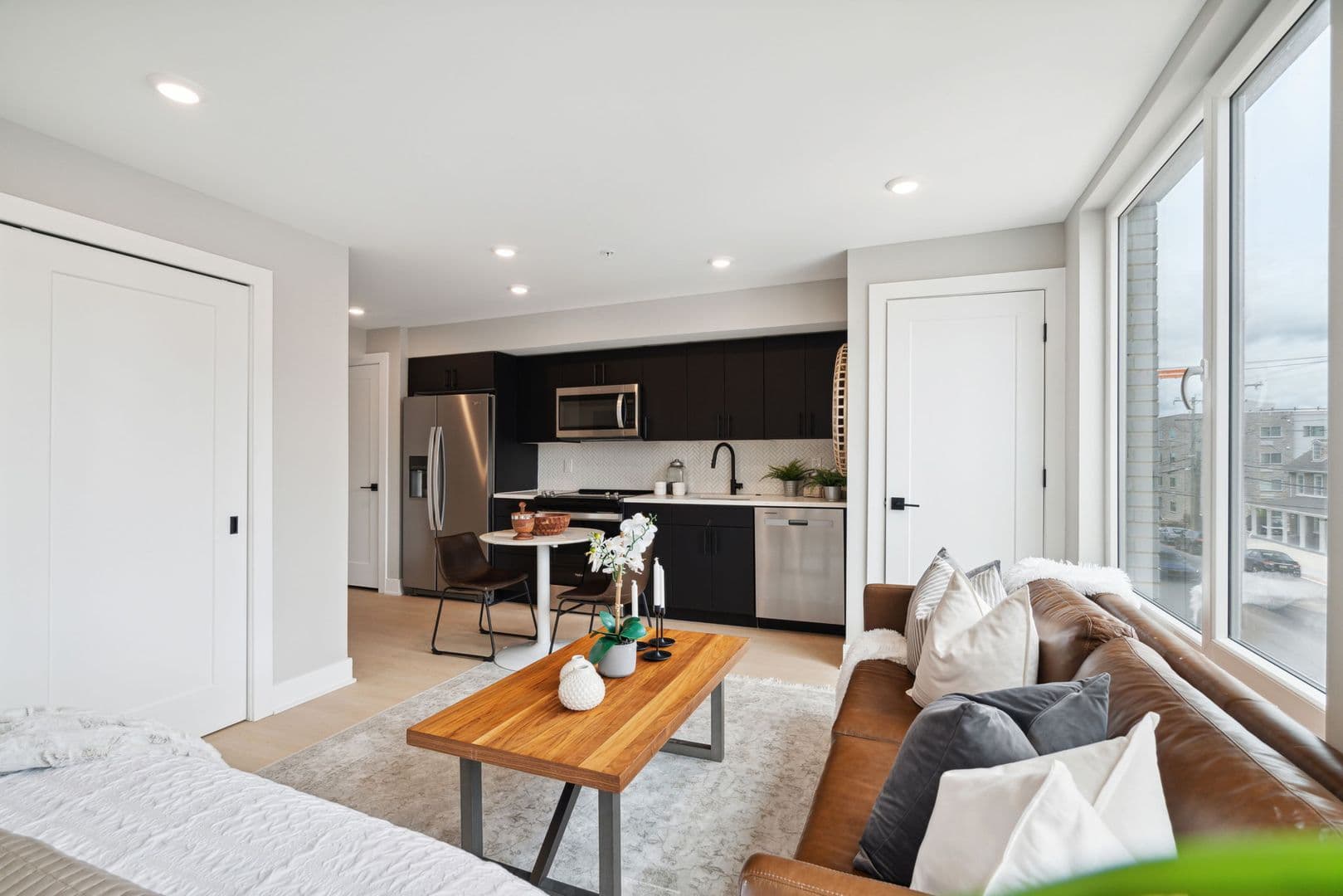 Philadelphia Apartment: 6604 Ridge Ave