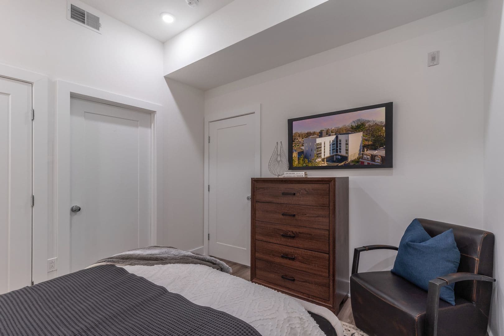 Philadelphia Apartment: 5545 Pulaski Avenue