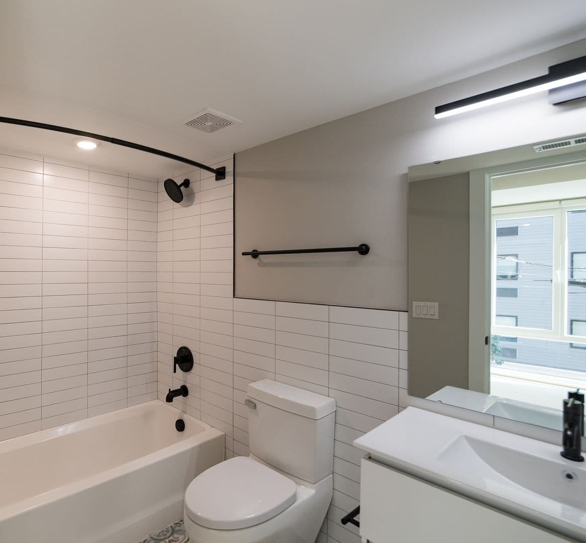 Philadelphia Apartment: 6604 Ridge Ave