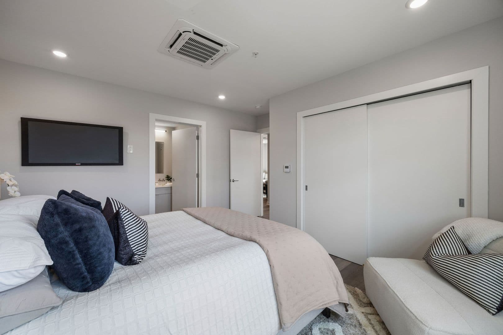 Philadelphia Apartment: 3449 Scotts Ln