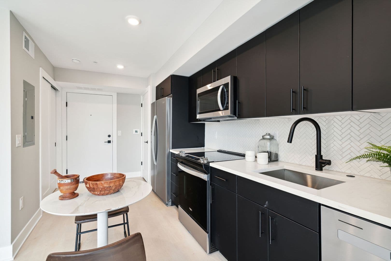 Philadelphia Apartment: 6604 Ridge Ave