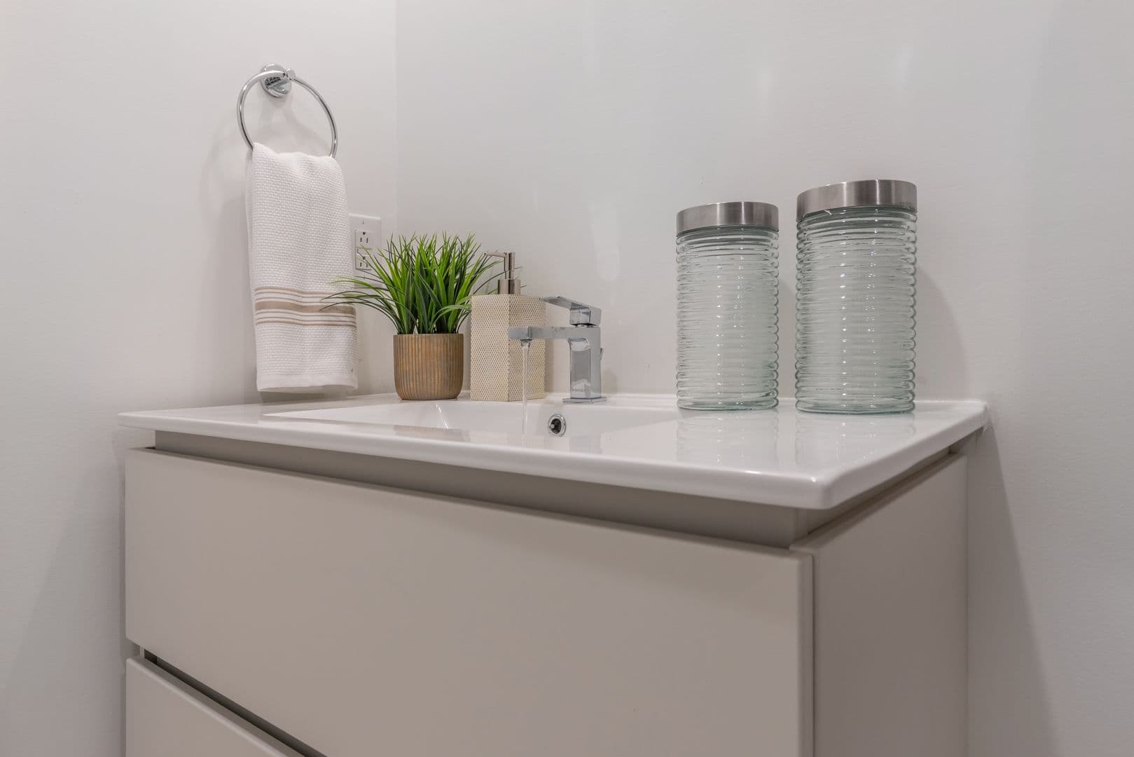 Philadelphia Apartment: 5545 Pulaski Avenue