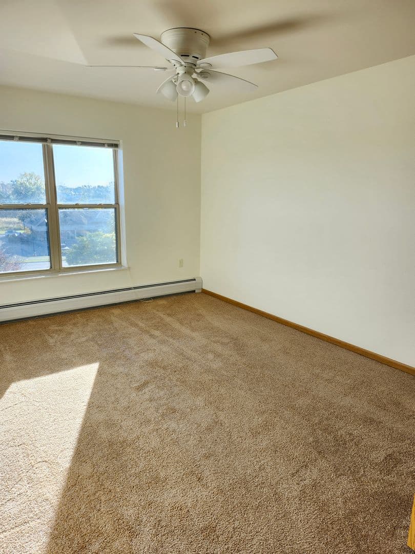 Green Bay Apartment: 445 Cardinal Lane