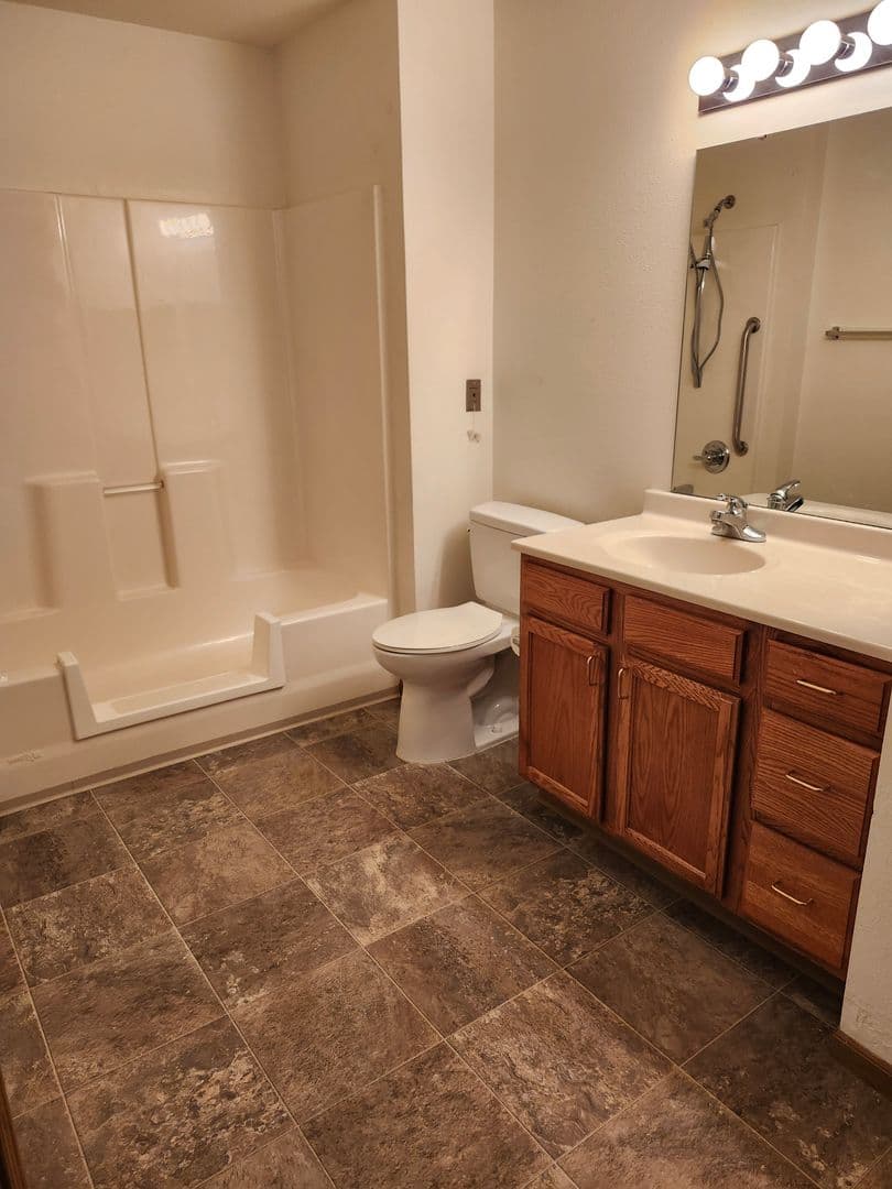 Green Bay Apartment: 445 Cardinal Lane