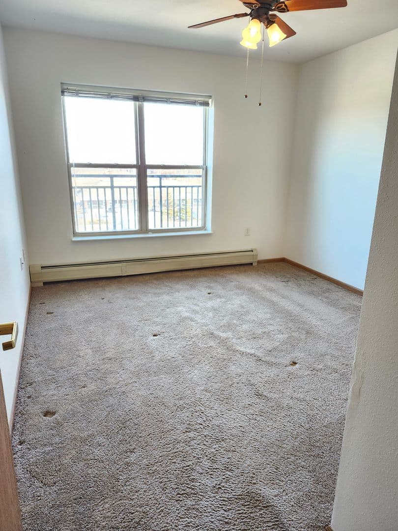 Green Bay Apartment: 445 Cardinal Lane