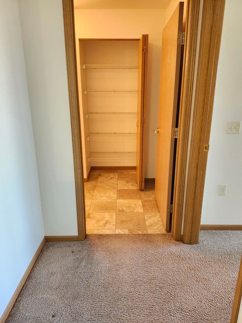 Green Bay Apartment: 445 Cardinal Lane