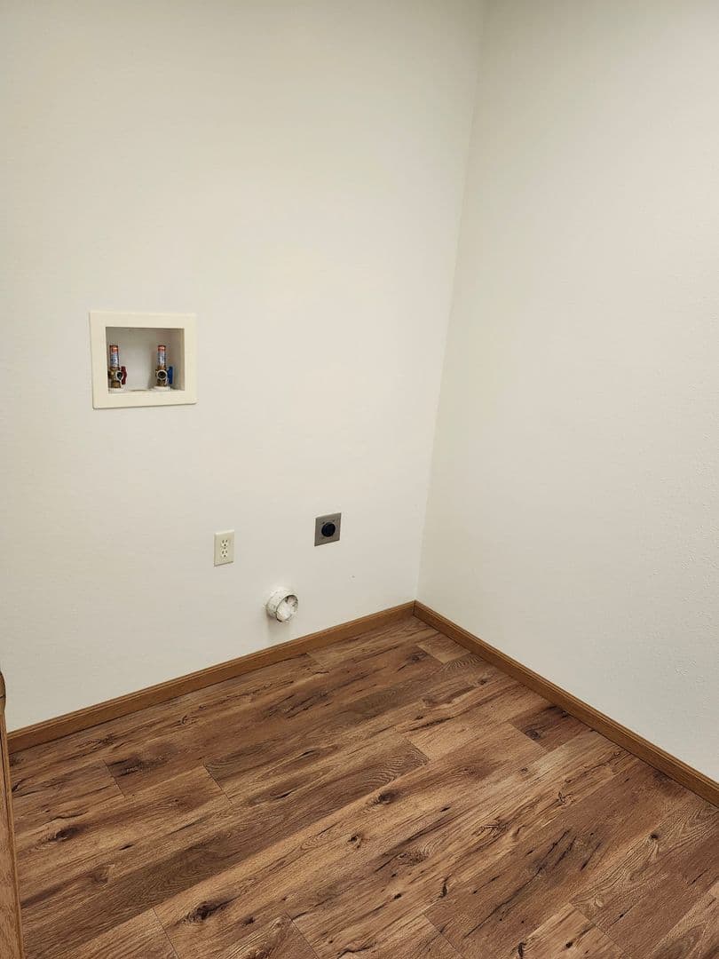 Green Bay Apartment: 445 Cardinal Lane