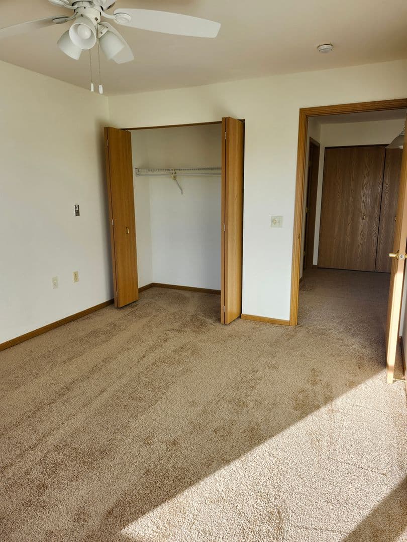 Green Bay Apartment: 445 Cardinal Lane