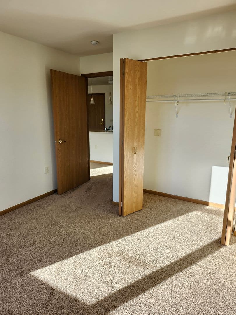 Green Bay Apartment: 445 Cardinal Lane