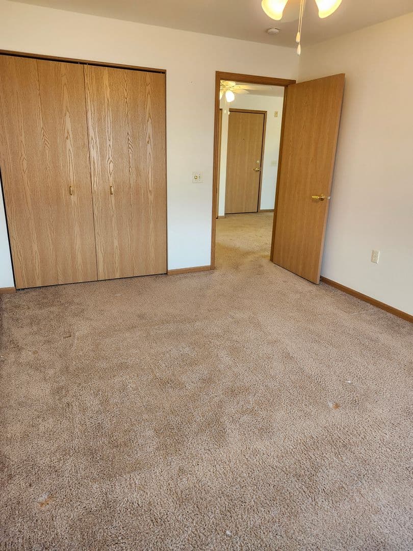 Green Bay Apartment: 445 Cardinal Lane