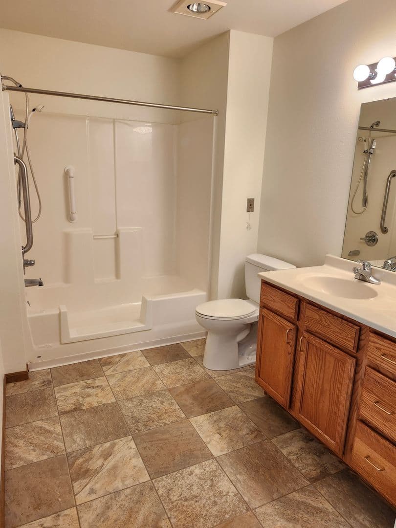 Green Bay Apartment: 445 Cardinal Lane