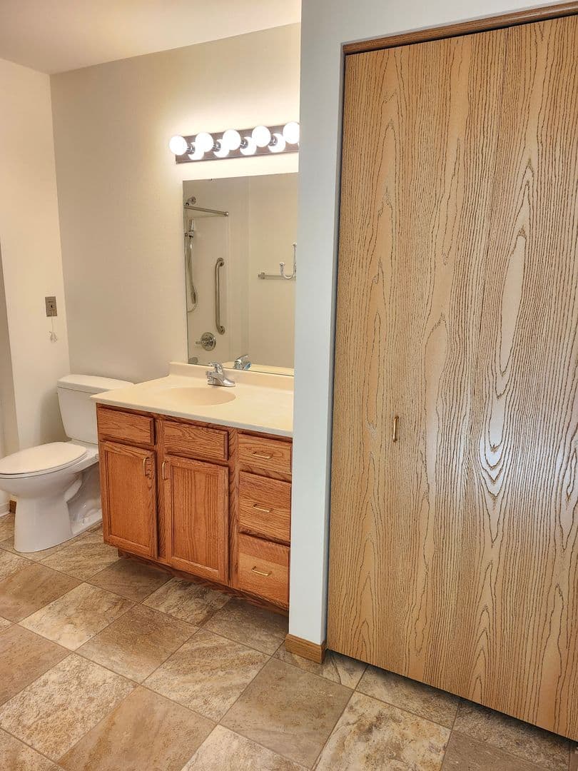 Green Bay Apartment: 445 Cardinal Lane