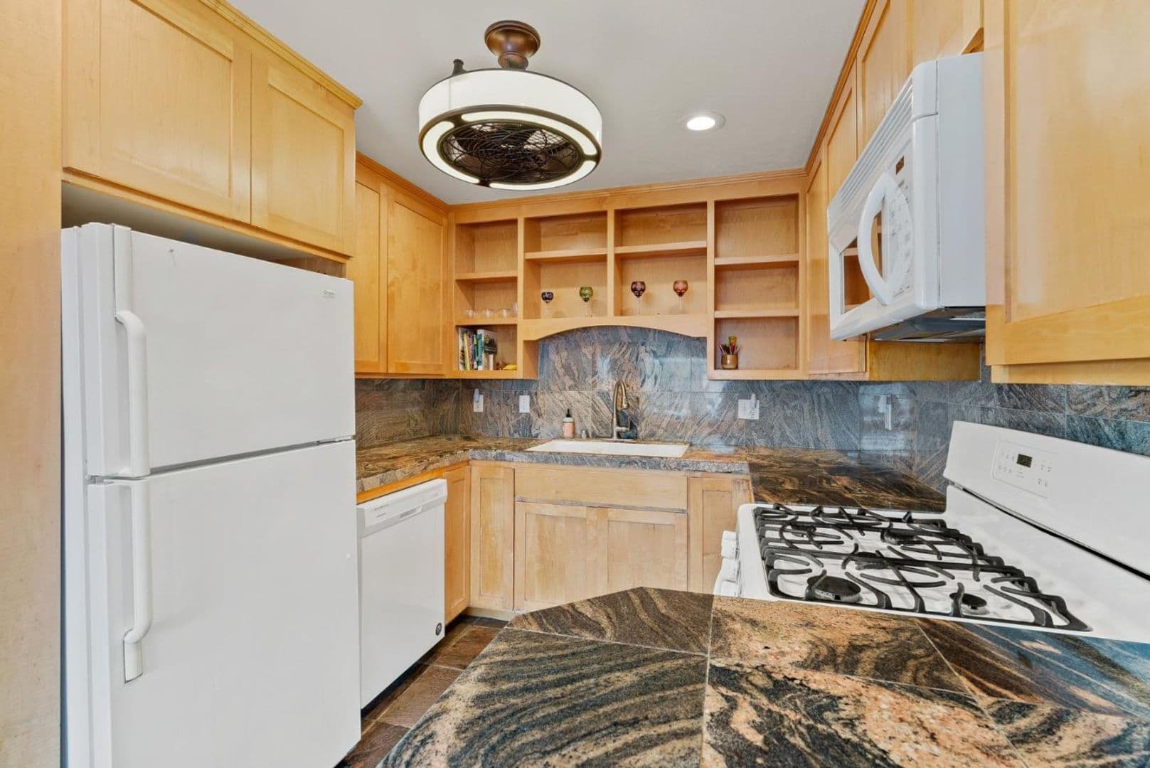 Santa Cruz Apartment: 531 Dufour Street