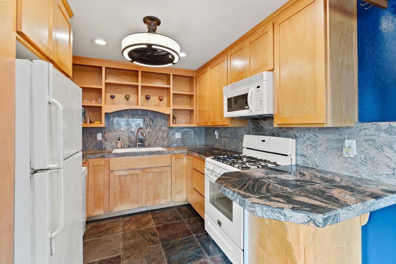 Santa Cruz Apartment: 531 Dufour Street