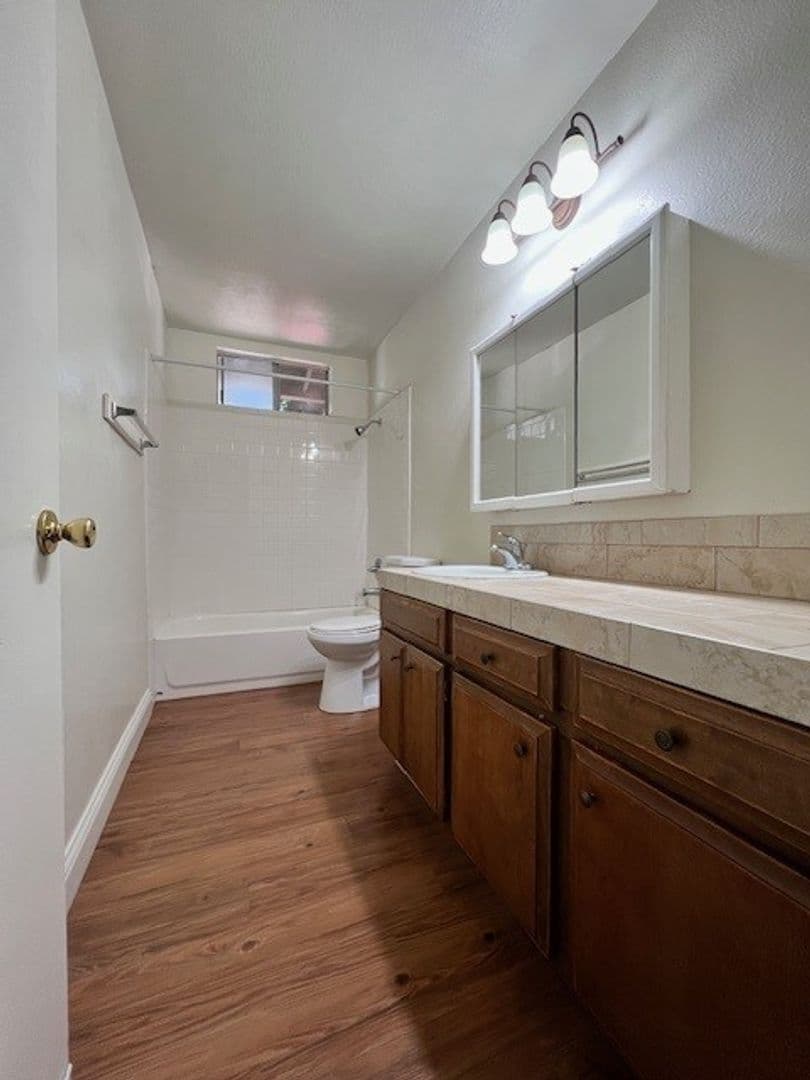 Napa Apartment: 1154/1158 Lisa Court