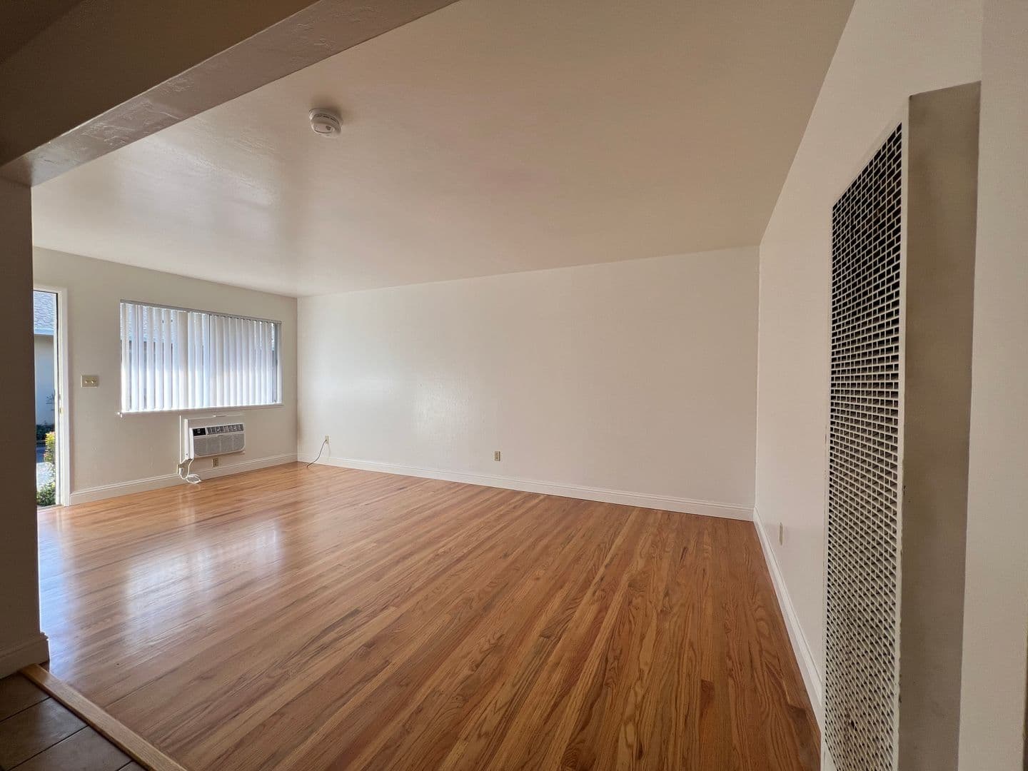 St. Helena Apartment: 1018-1040 Allison Avenue