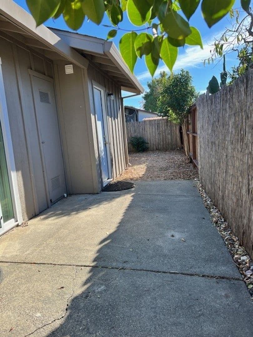 Napa Apartment: 1154/1158 Lisa Court