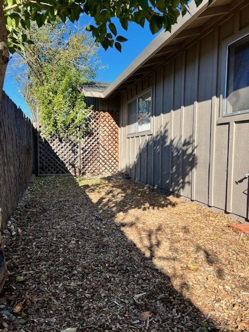 Napa Apartment: 1154/1158 Lisa Court