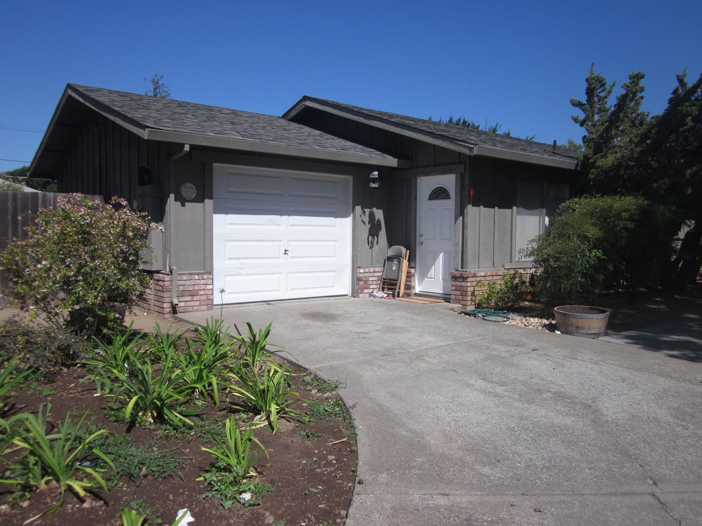 Napa Apartment: 1154/1158 Lisa Court