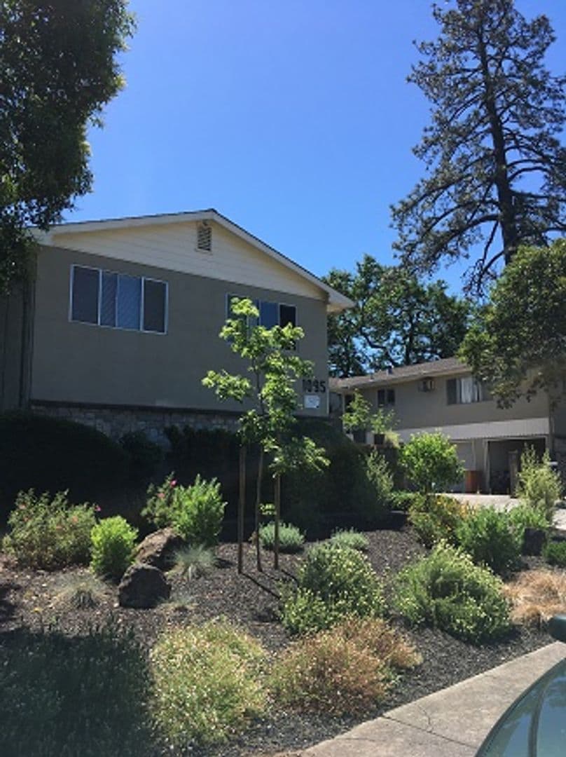 St. Helena Apartment: 1095 Crinella Court