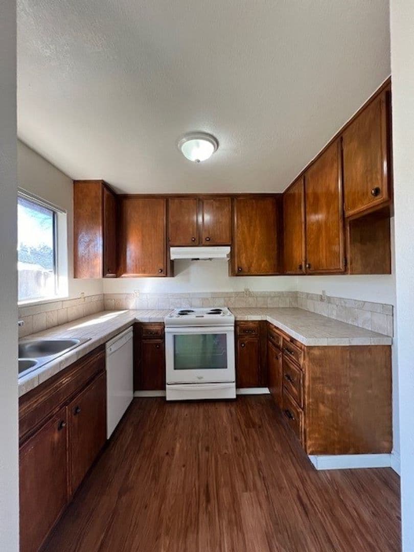 Napa Apartment: 1154/1158 Lisa Court