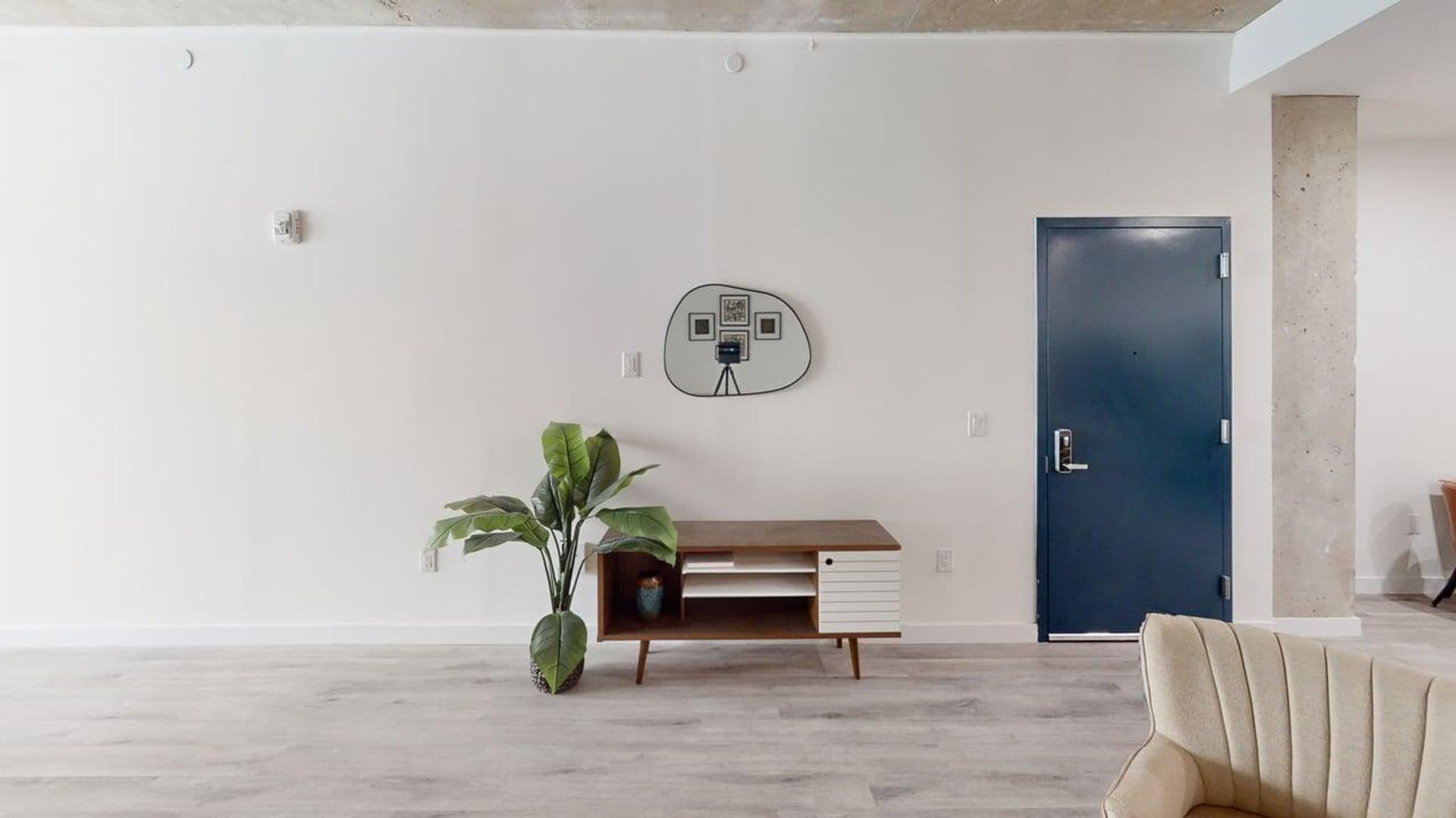 Newark Apartment: 10 Commerce Court