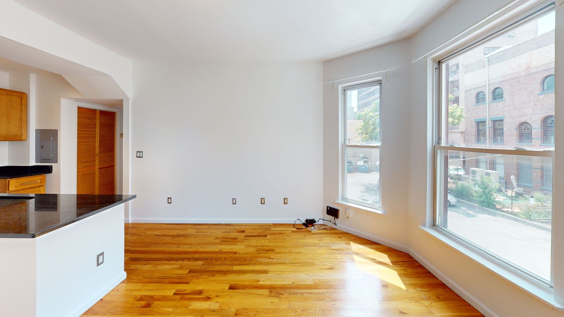 Newark Apartment: 15 Fulton St