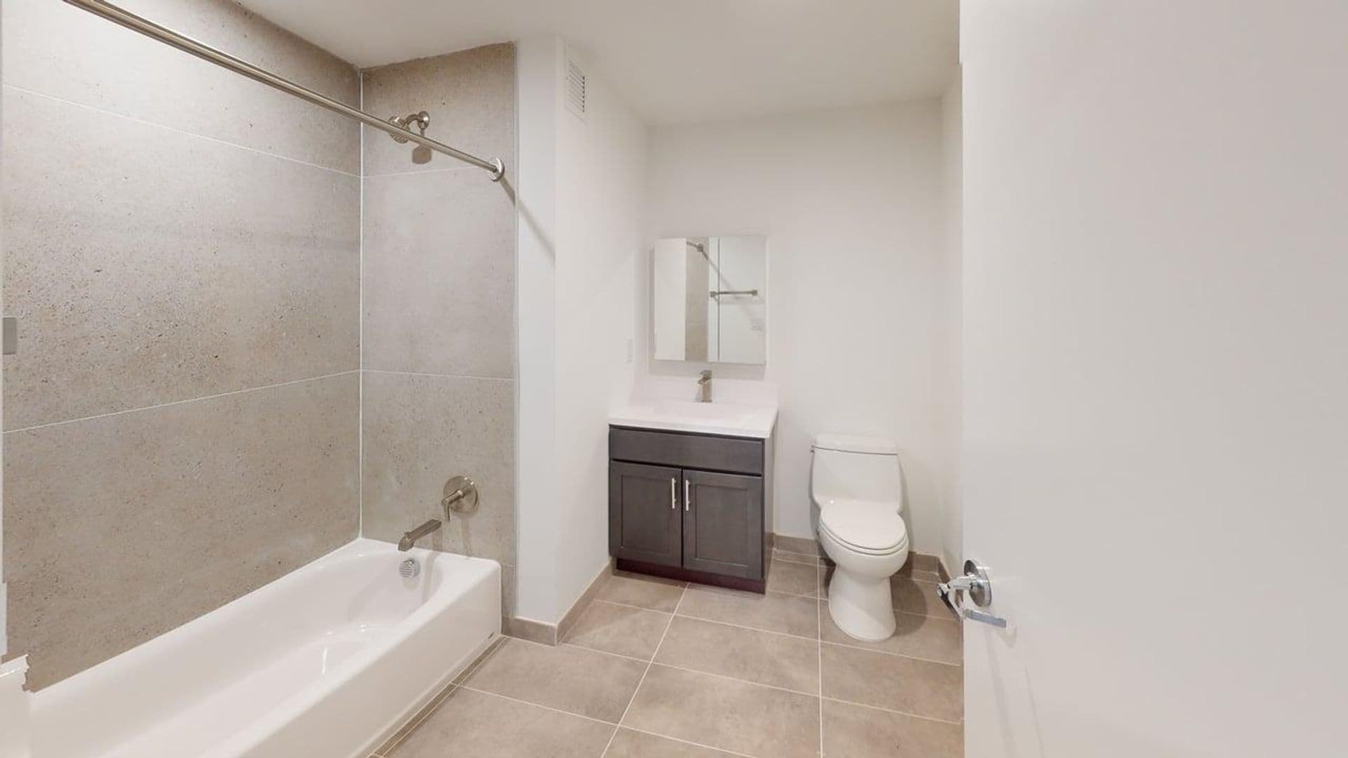 Newark Apartment: 10 Commerce Court