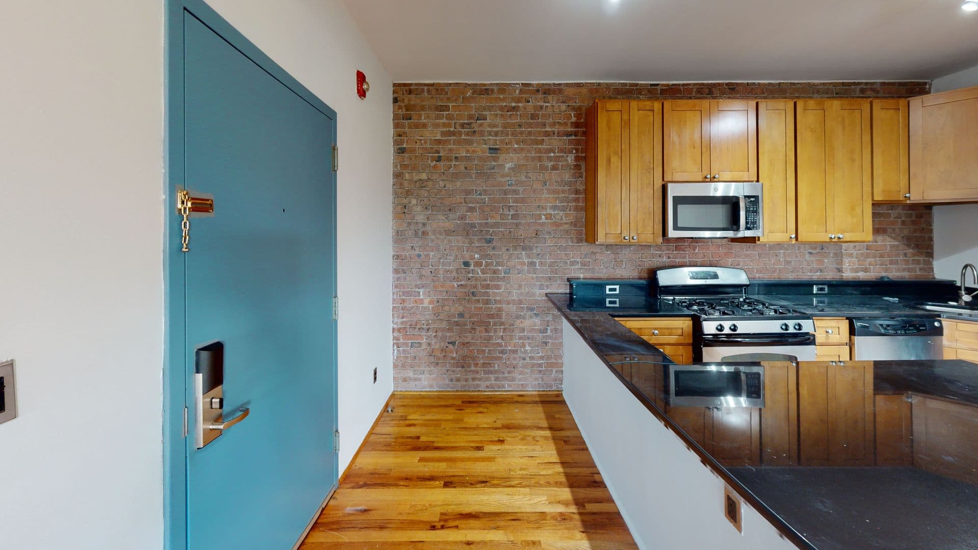 Newark Apartment: 53 University Ave