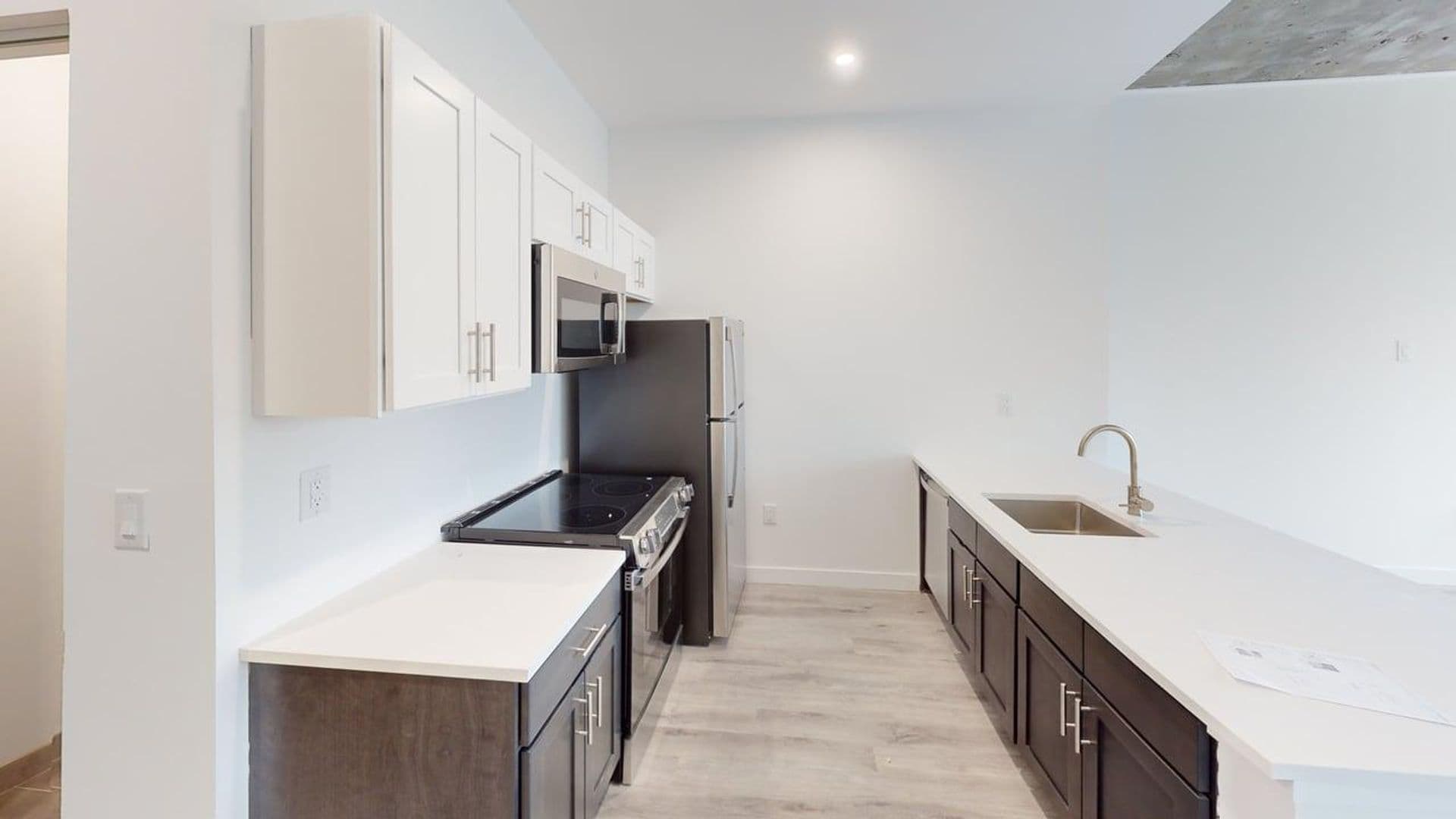 Newark Apartment: 10 Commerce Court