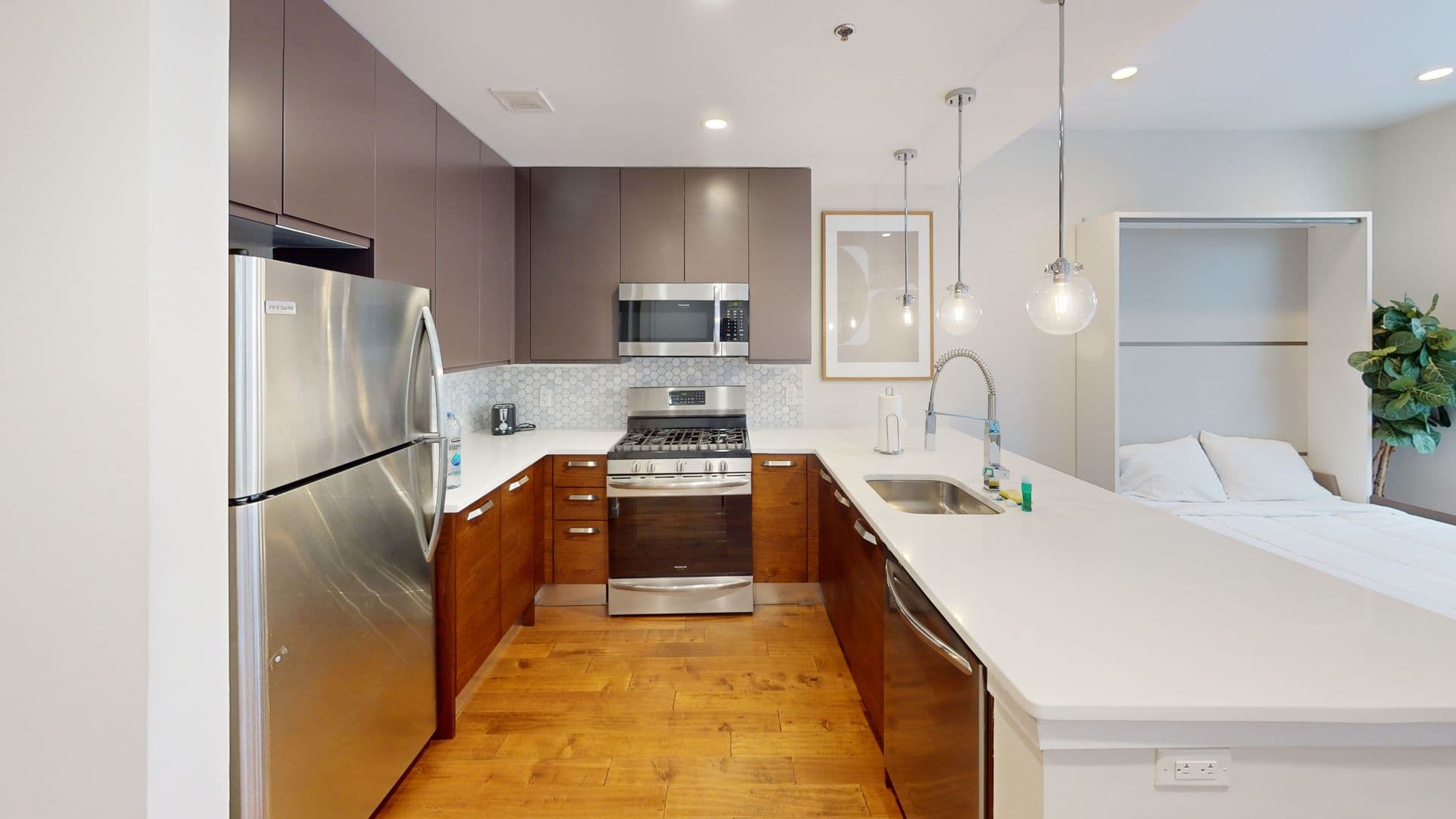 Newark Apartment: 10 Central Ave