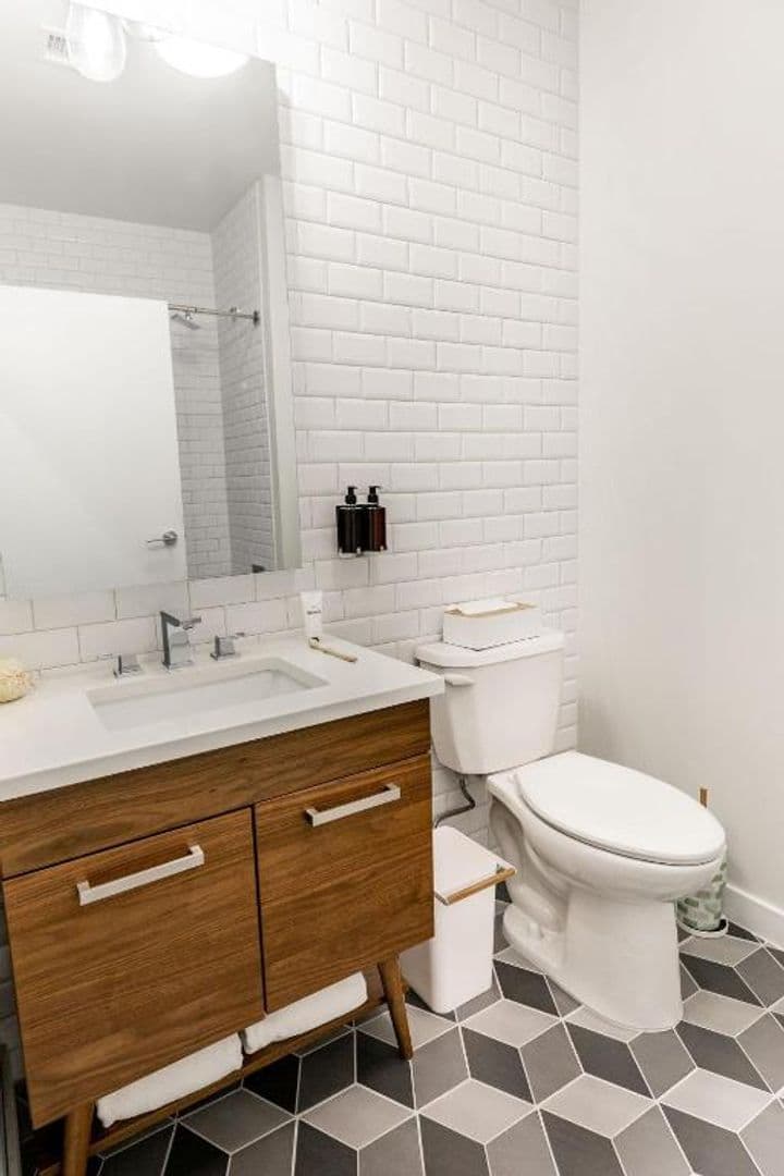 Newark Apartment: 10 Central Ave