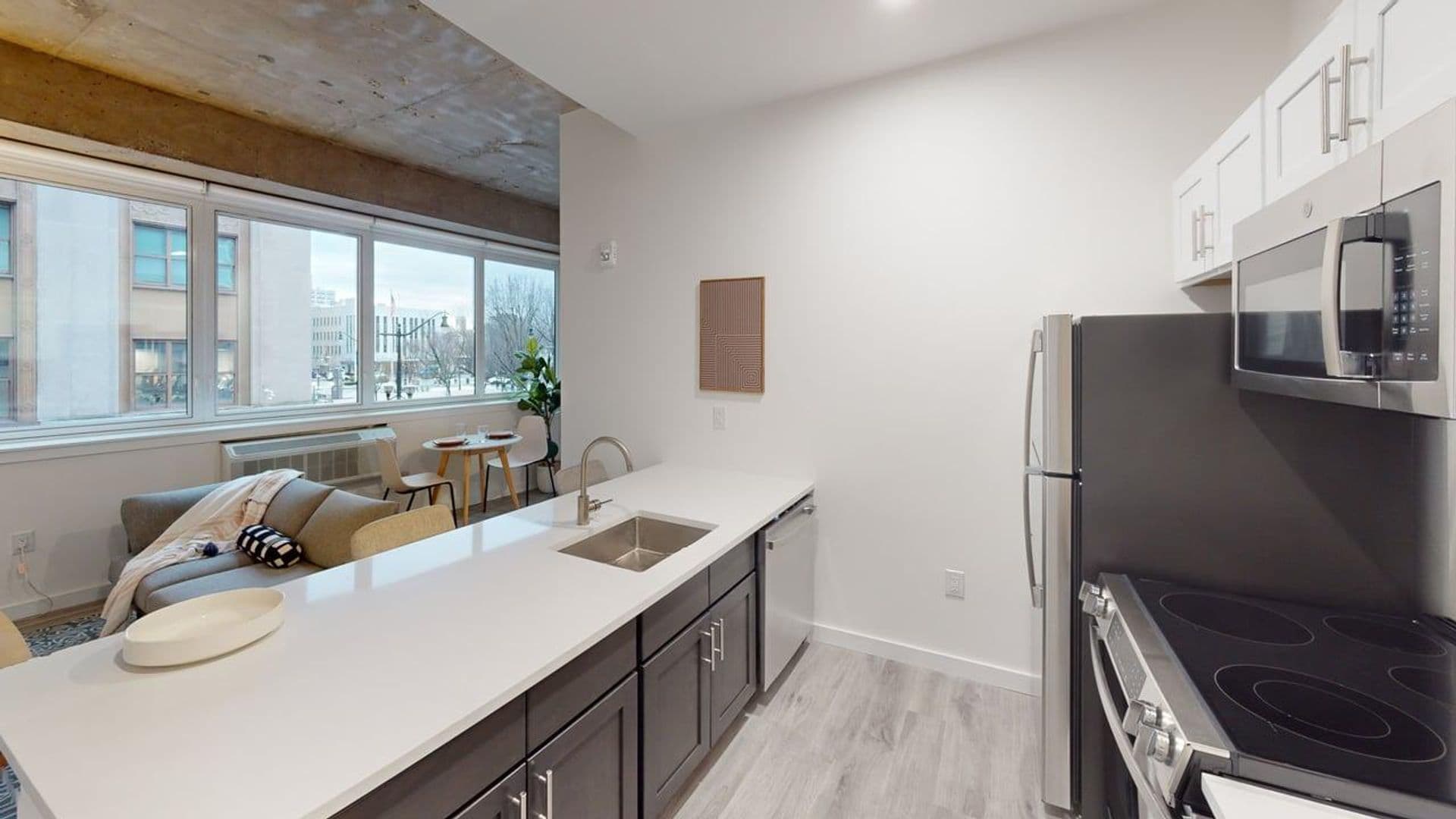 Newark Apartment: 10 Commerce Court