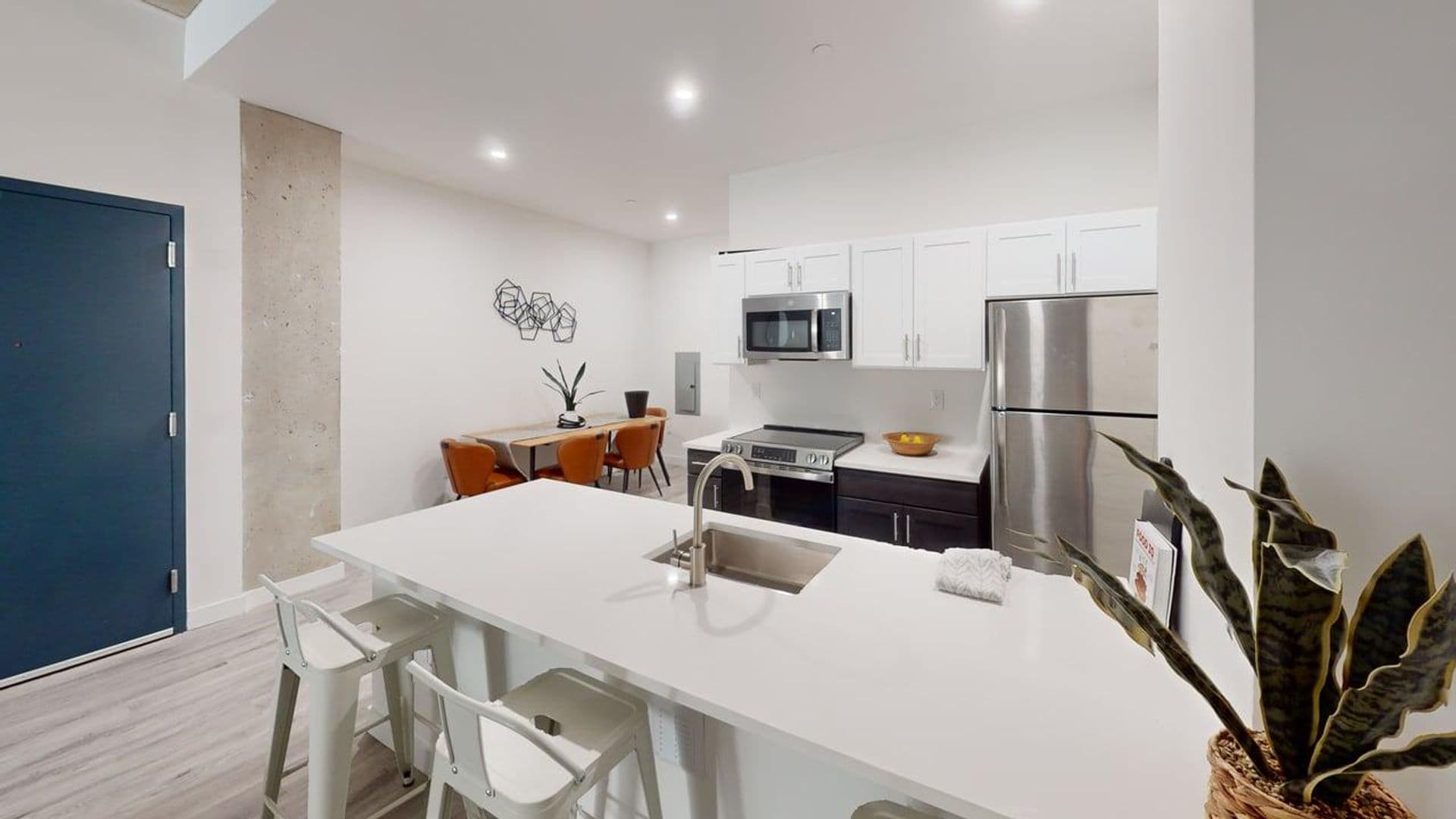 Newark Apartment: 10 Commerce Court