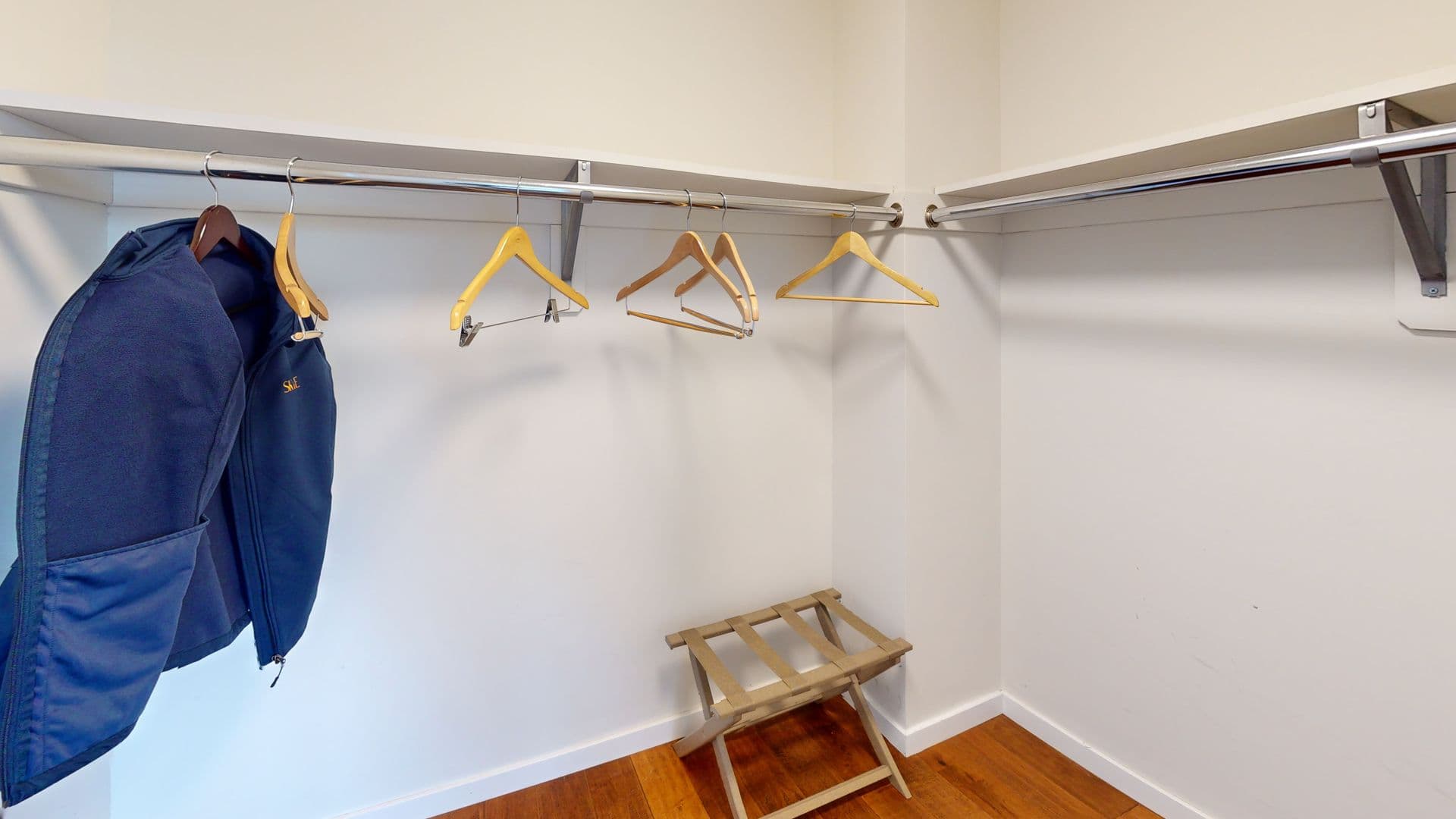 Newark Apartment: 10 Central Ave