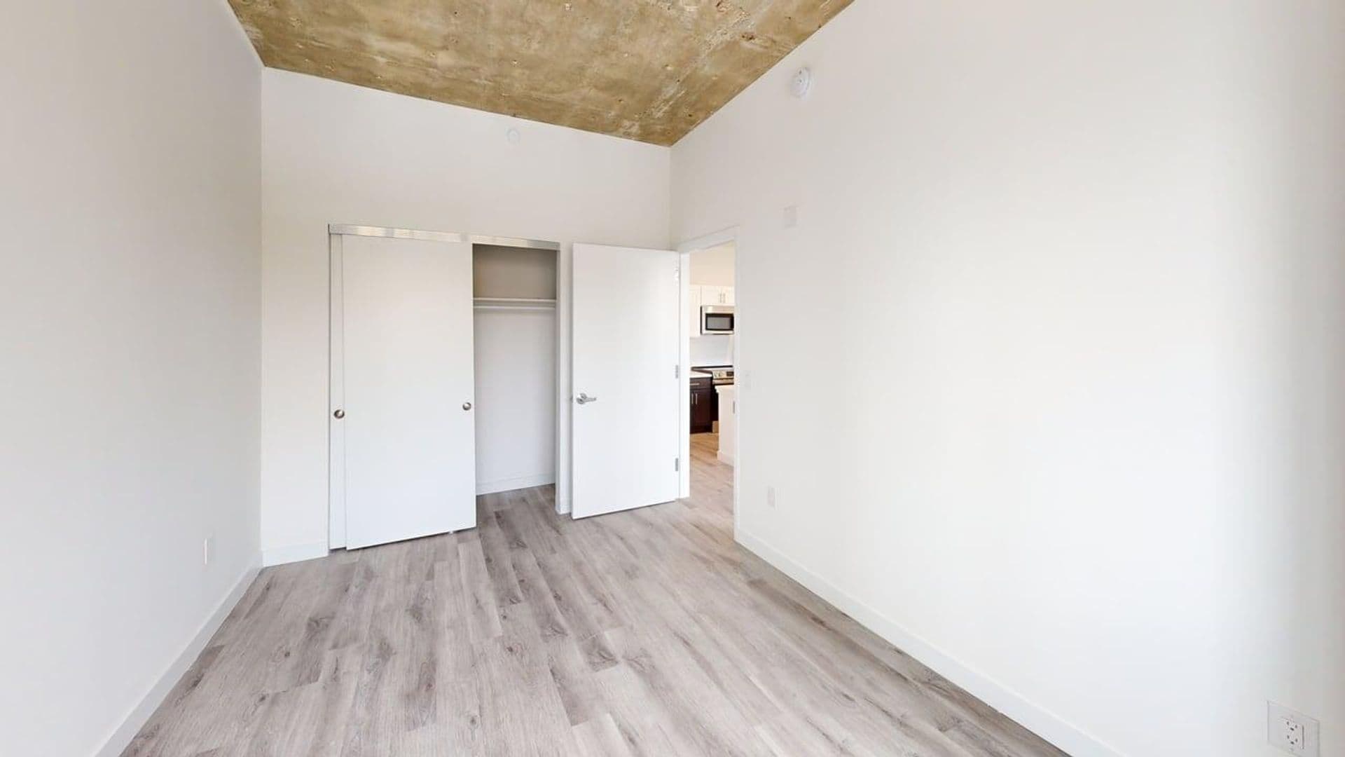 Newark Apartment: 10 Commerce Court