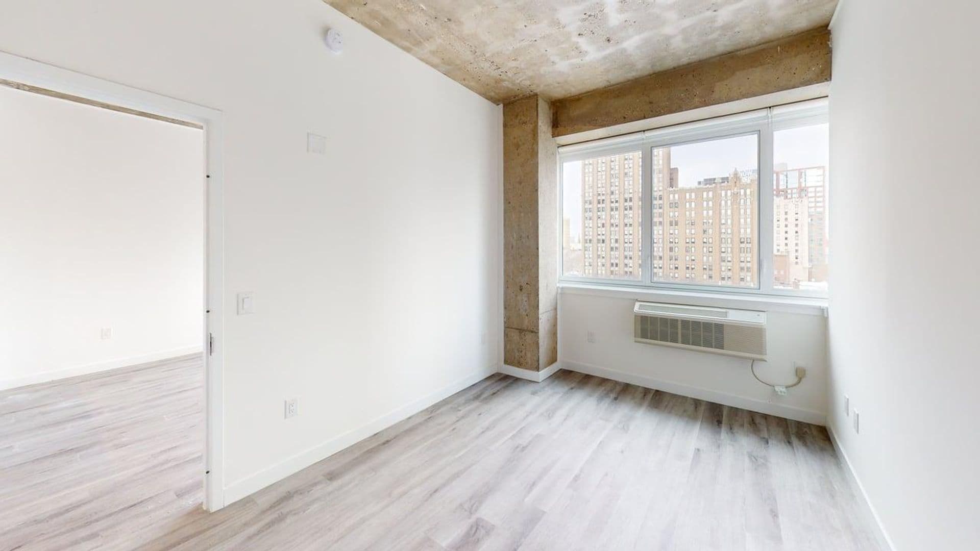 Newark Apartment: 10 Commerce Court
