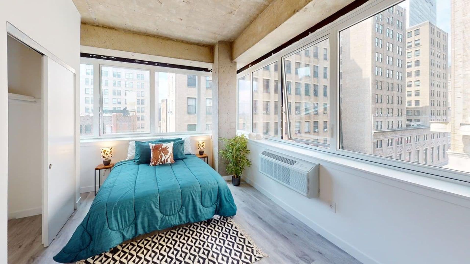 Newark Apartment: 10 Commerce Court