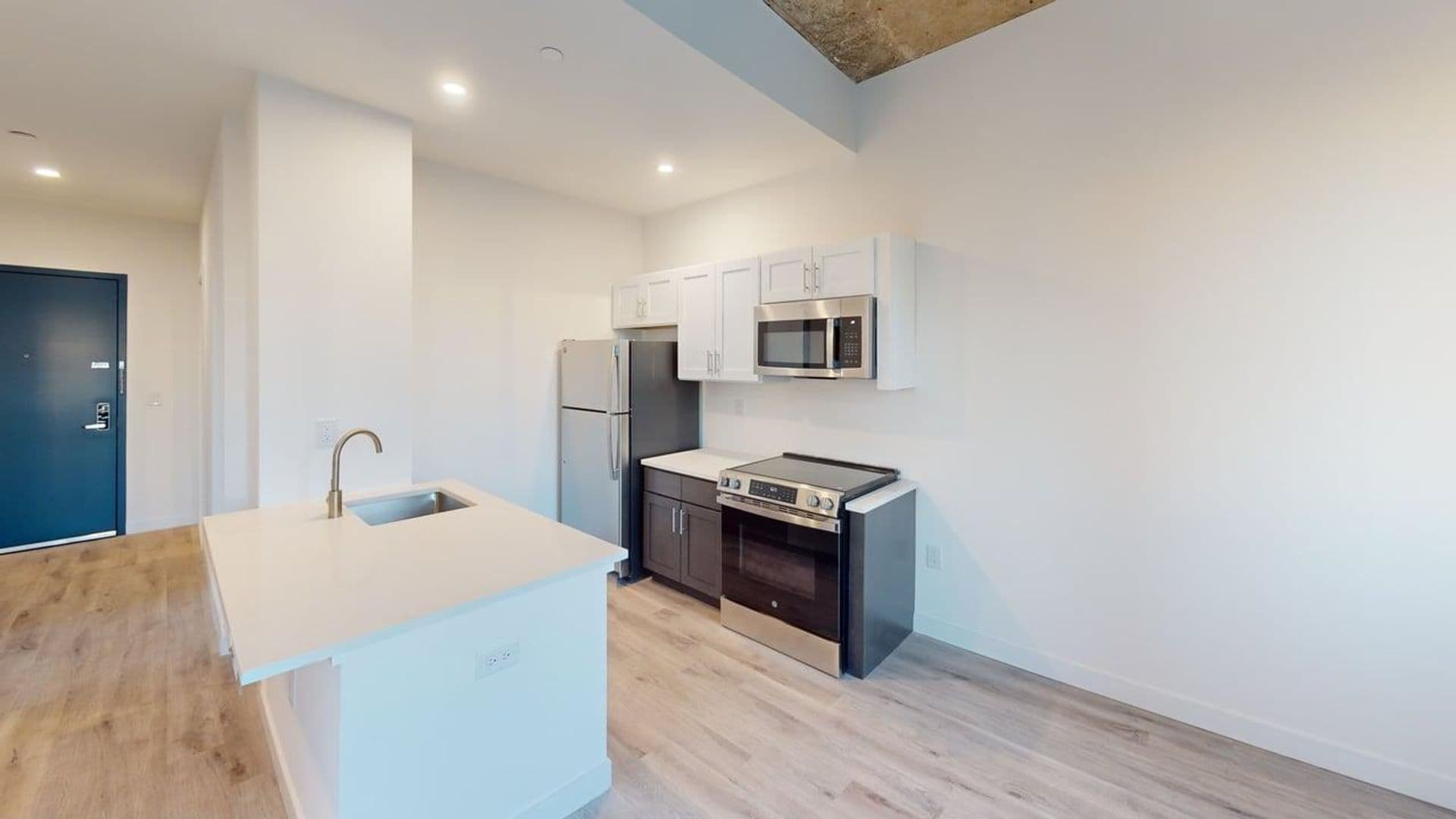 Newark Apartment: 10 Commerce Court