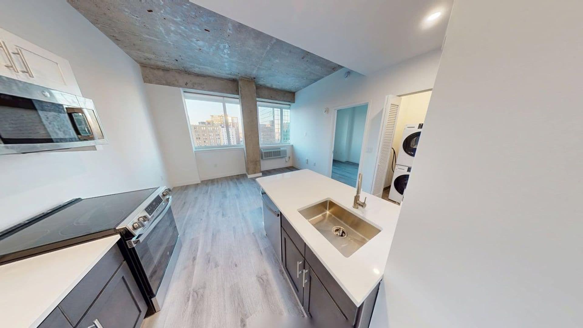 Newark Apartment: 10 Commerce Court
