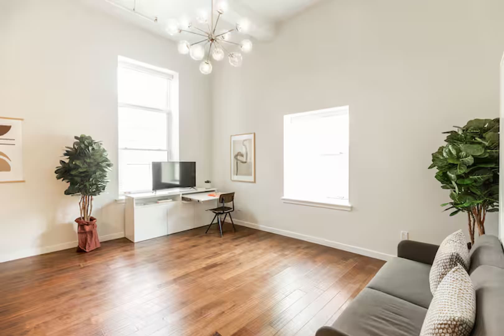 Newark Apartment: 10 Central Ave