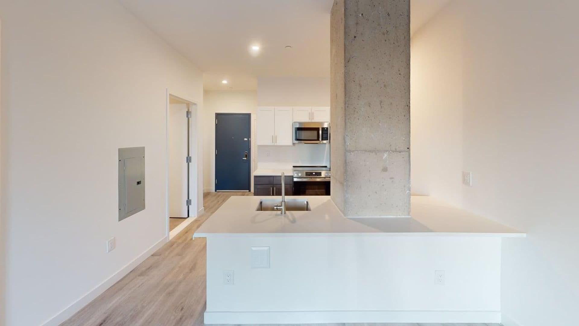 Newark Apartment: 10 Commerce Court