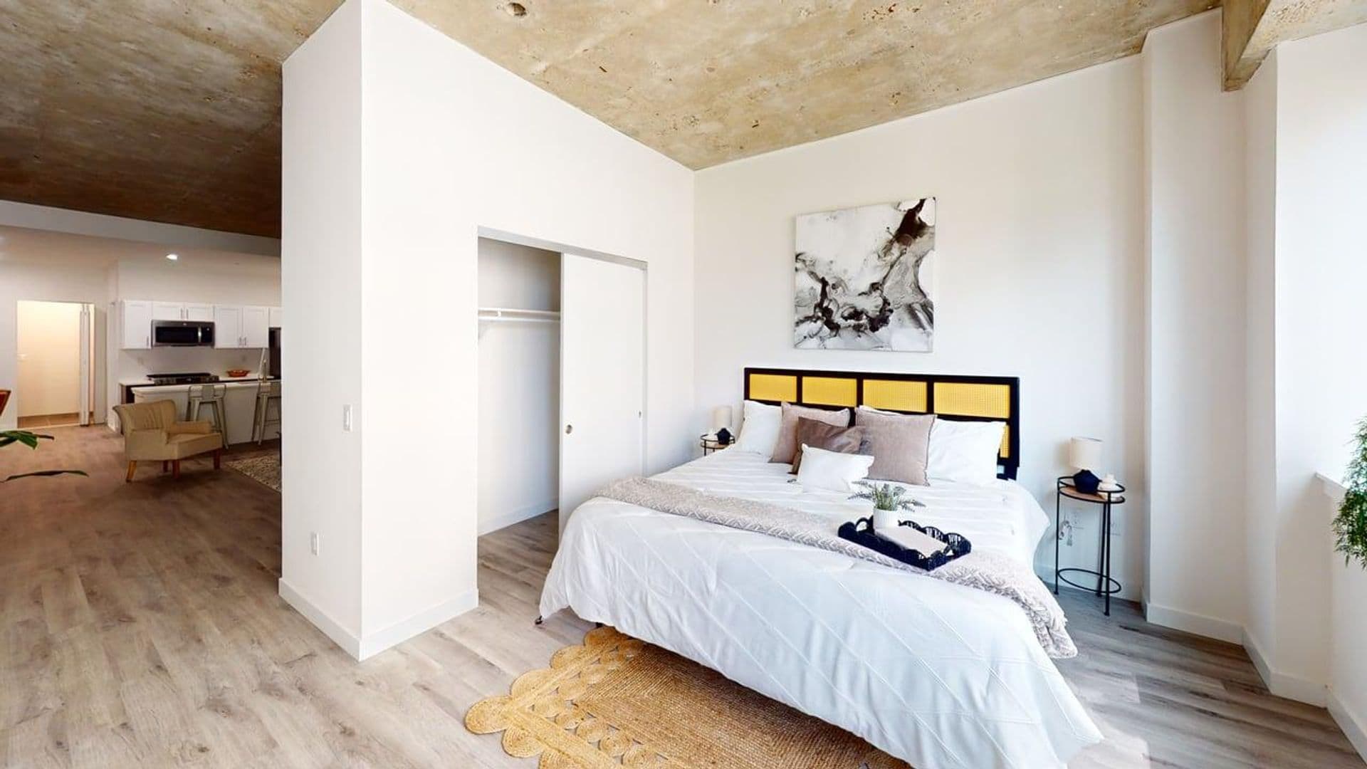 Newark Apartment: 10 Commerce Court