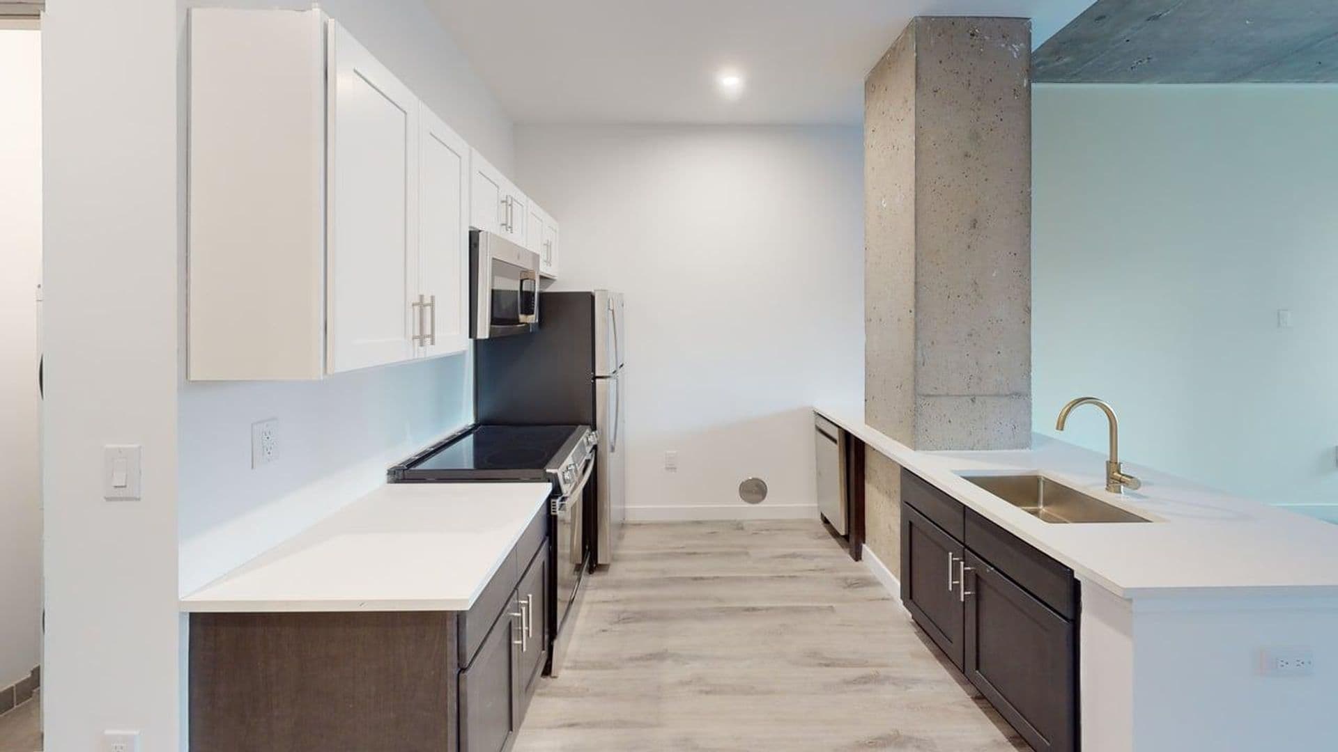 Newark Apartment: 10 Commerce Court