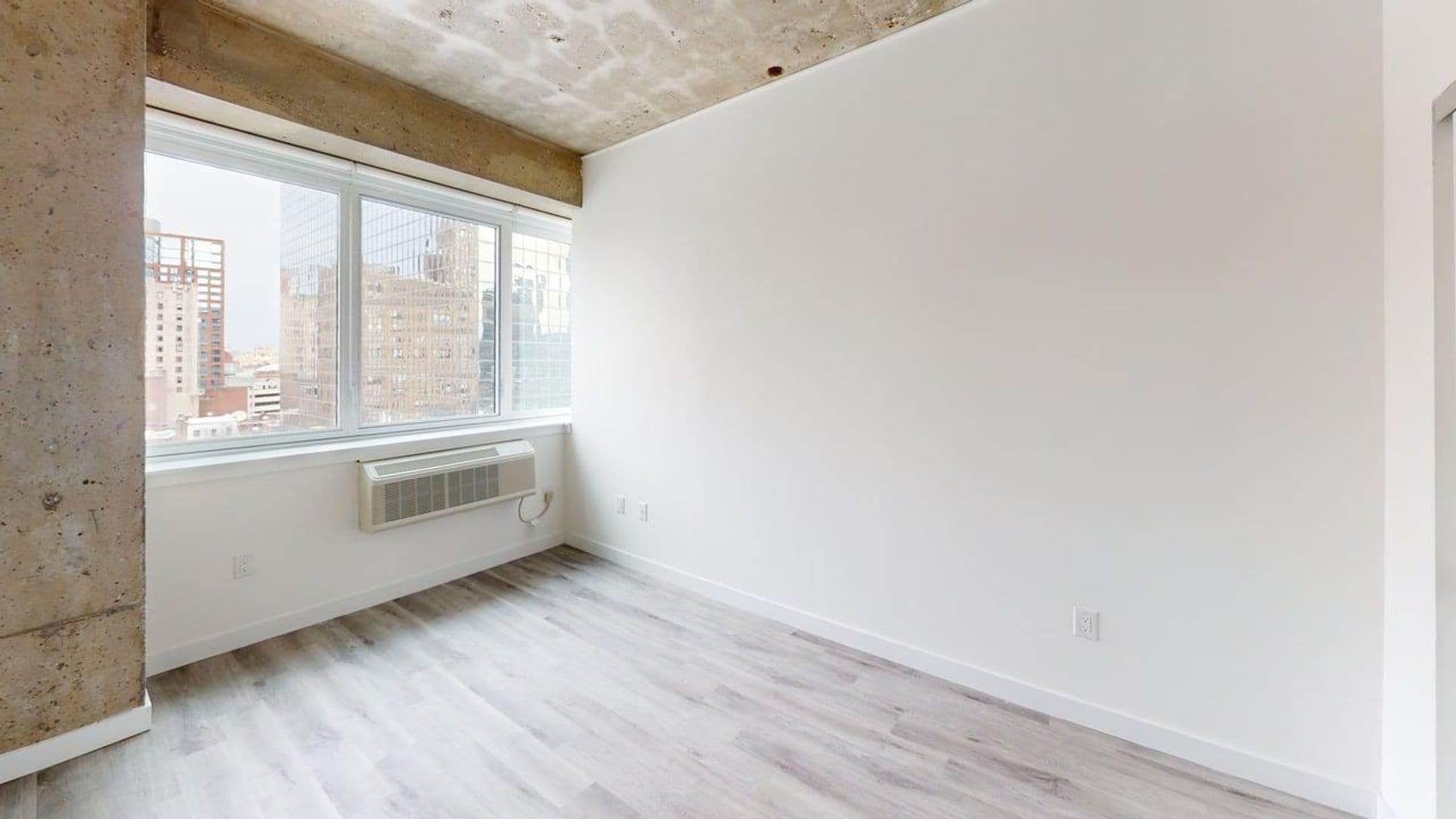 Newark Apartment: 10 Commerce Court
